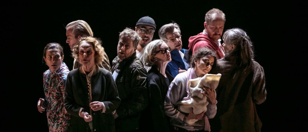 Solitaire skådespelarna på scenen