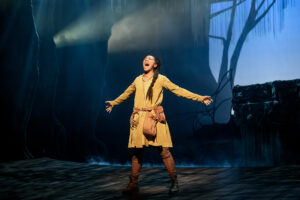 Antonia Atarah som Ronja Rövardotter