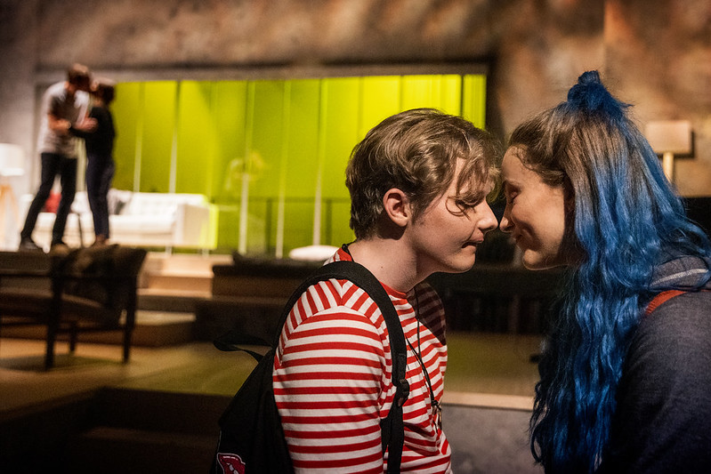 ”Musikalen Next to Normal på Svenska Teatern är både visuellt och musikaliskt imponerande”