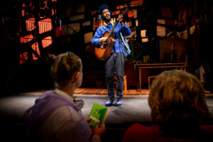 Josef Törner spelar läraren Stjärnström