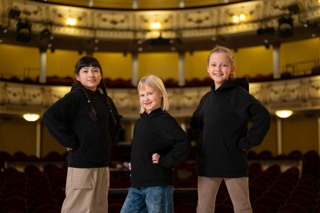 Matilda spelas av Lillian, Liisa och Alexandra.