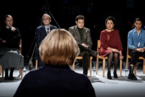 Skådespelare som deltar i debatt