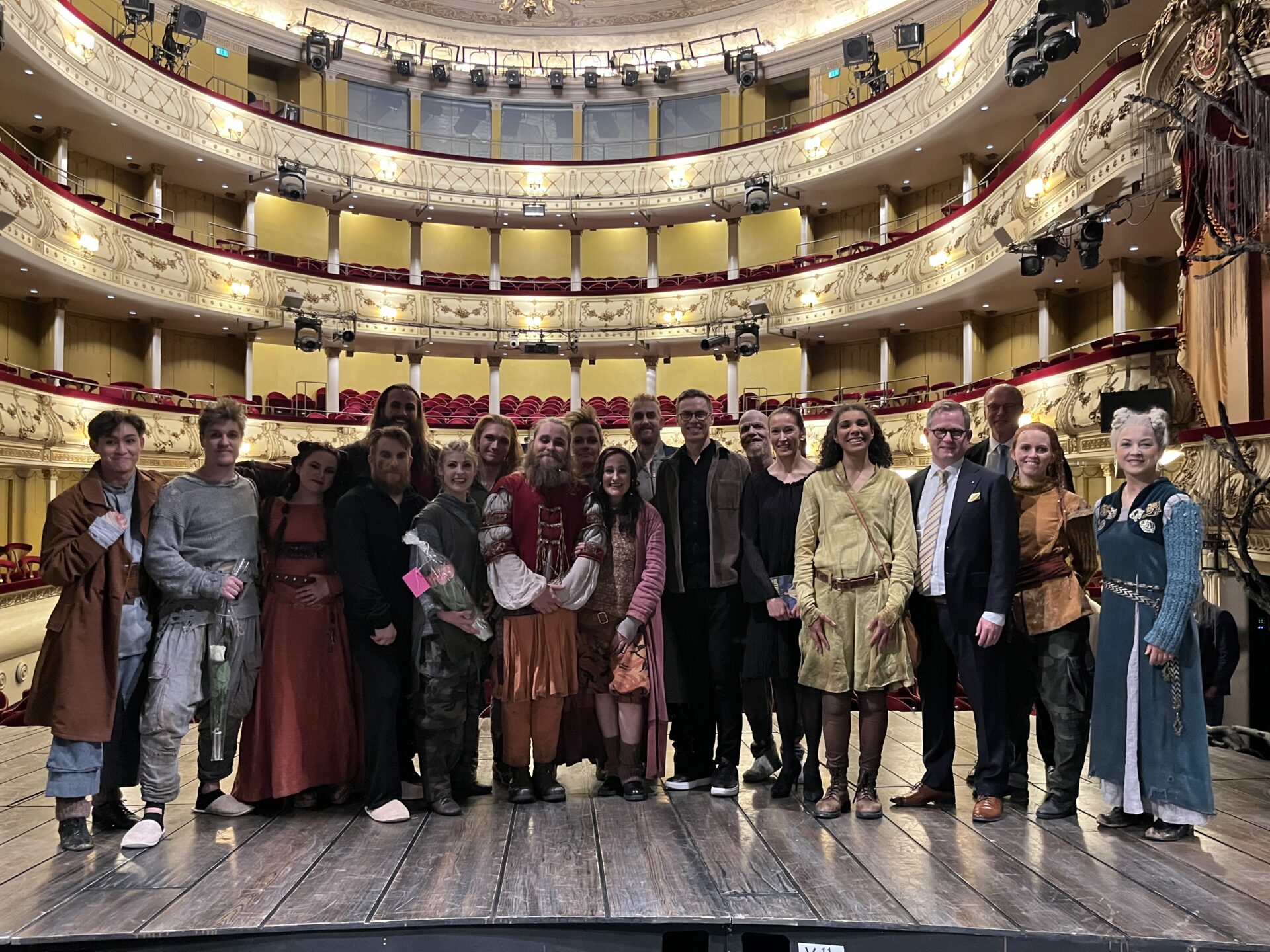 President Stubb tog upp sitt besök på Svenska Teatern under talet i Sveriges riksdag